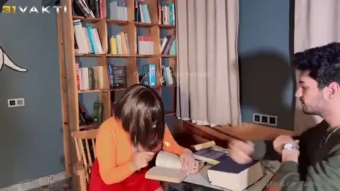 Kocasından Sıkılan Azgın Ayla Gizlice Eve Aldığı Sikicisine Domaldı